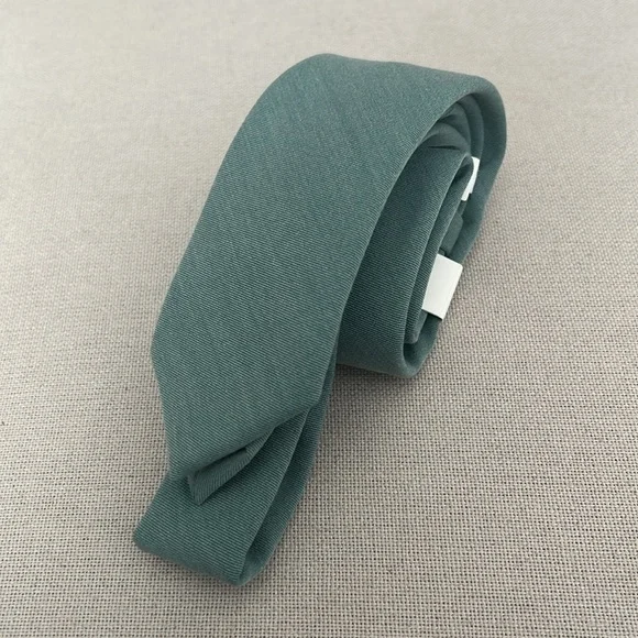 Bar III Gillis Solid Neck Tie in Green, New with Tag - Picture 11 of 11